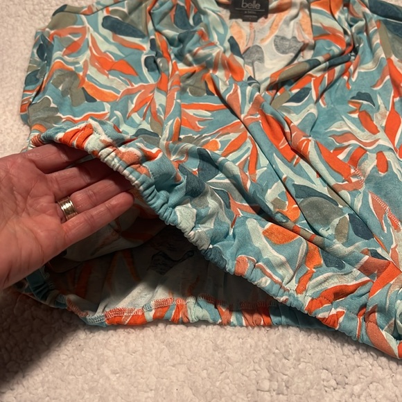 Silky crossover top, gathered bottom - Picture 2 of 4